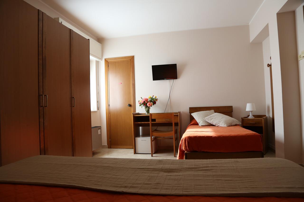 Hotel Villa Mater Catania-Fontanarossai nemzetközi repülőtér Kültér fotó